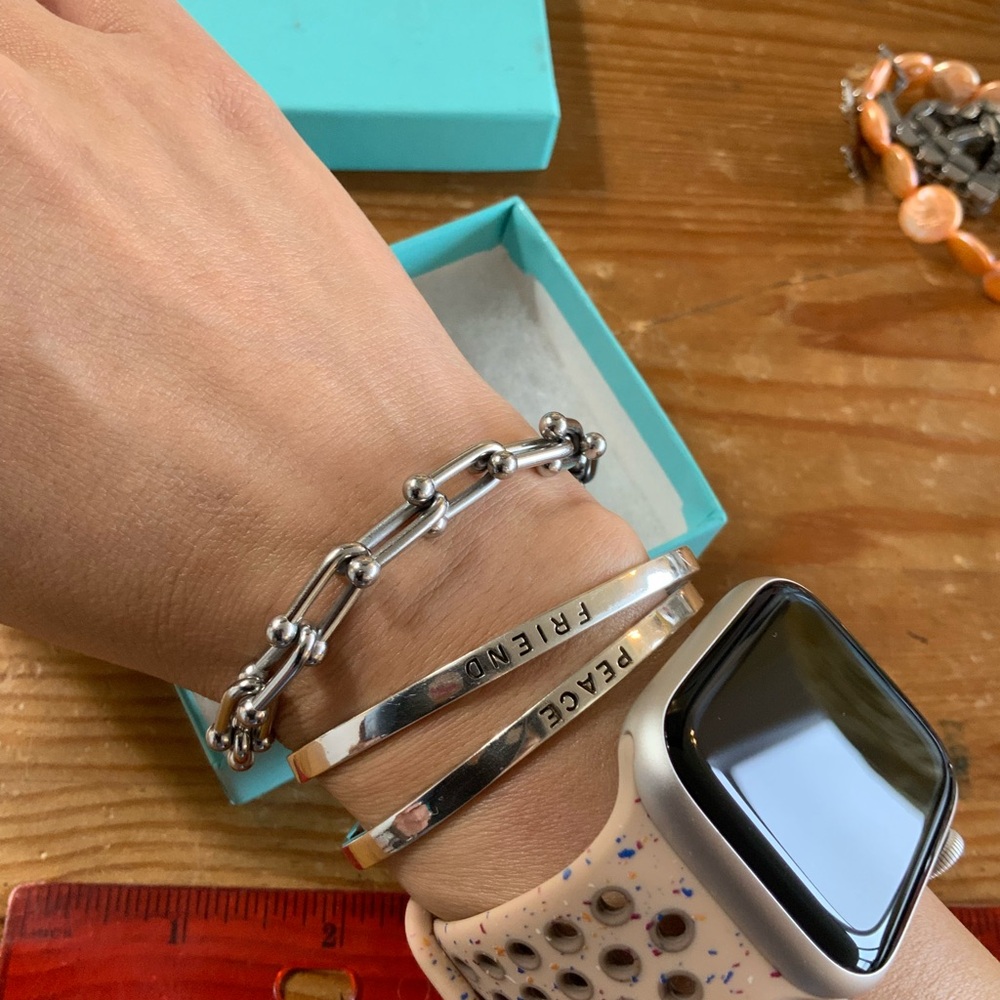 Silver color link Bracelet. No change color